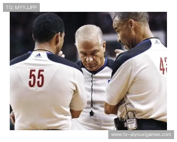 小球迷暖心一幕：帕布罗亲吻徽章成塞尔塔佳话